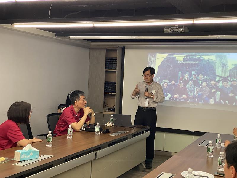 系友分享過往回憶。