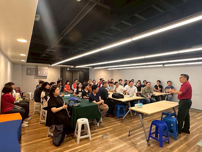 車電系江智偉主任分享系上產學成果。