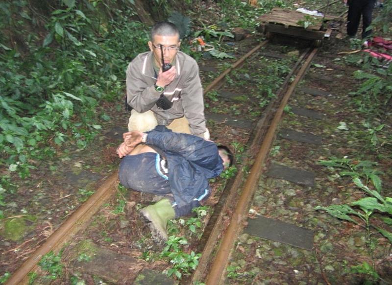 技術士游再慶協助警方查緝盜伐，共同打擊犯罪，守護山林。