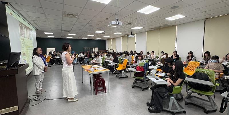 雲林縣古坑鄉農會推廣部賴淑華主任向本系學生分享專業經驗，促進產學接軌。