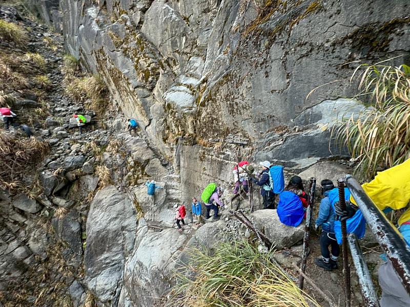 穿越雲端秘境 挑戰自我極限－救國團「阿溪縱走森林野營隊」經典重現