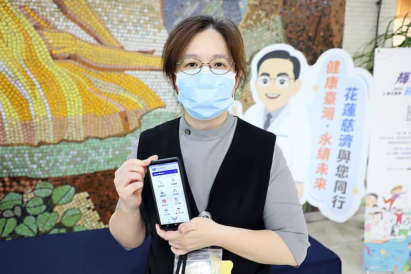 醫事室醫事服務組副組長張家琪表示,透過持續優化數位工具,期望讓醫療服務不再受限於時間與空間,減輕民眾就醫負擔,也協助醫療團隊提升服務品質。