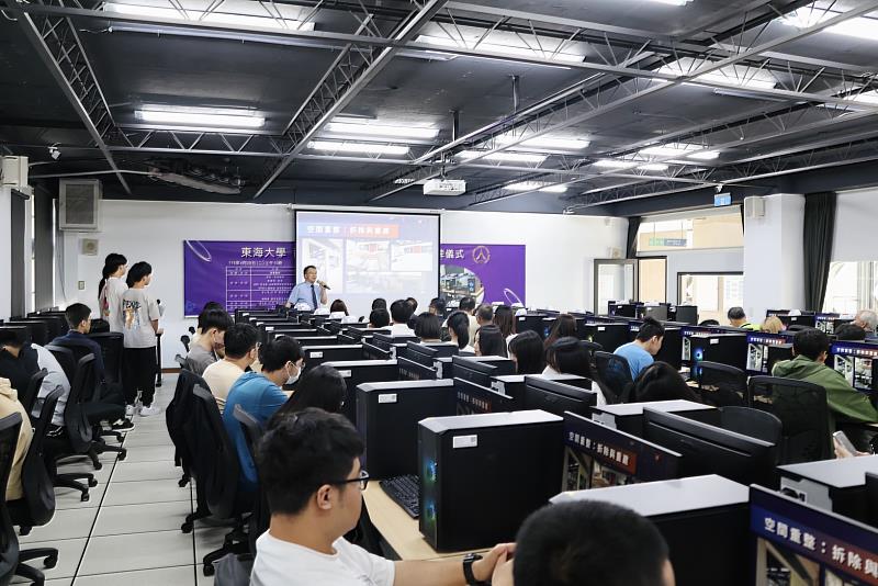 東海大學建置這座全台最大的「龍蝦池」是由78部頂級AI PC組成，讓學生在穩定且高效的環境中，安心學習、積極探索。
