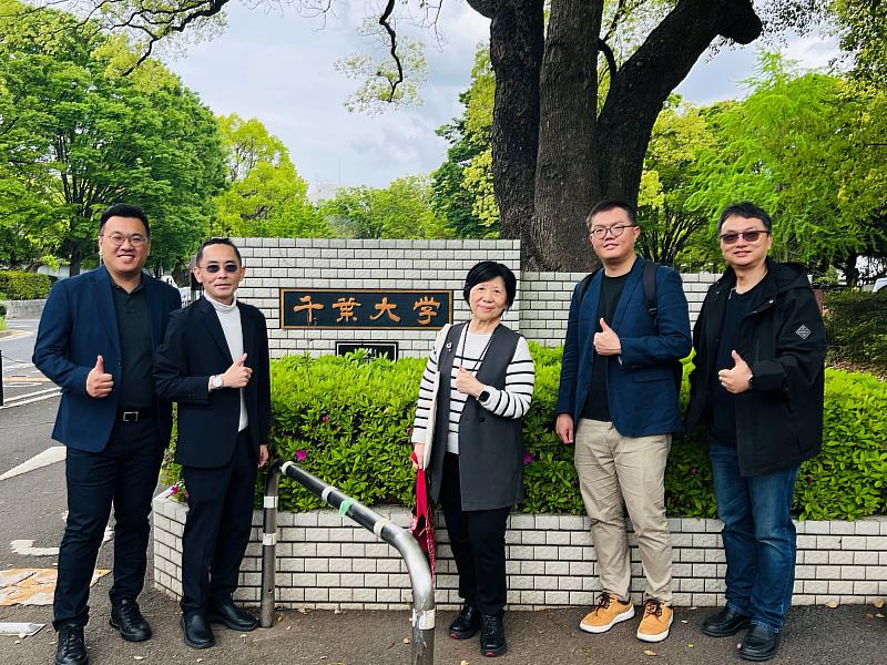 亞洲大學副校長柯慧貞(中)率團隊赴日本千葉大學參訪,為台日地方創生合作取經。