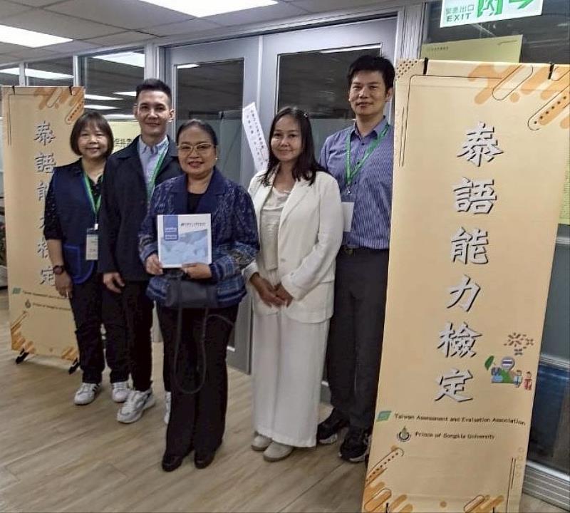 考試當天，泰國觀光局台北辦事處Sarima Chindamat處長親臨臺北考場，由文學院Dr.Cherdchai Udomphan院長和泰文中心Dr.Wimonmas Paruchakul主任親自到場擔任考官。