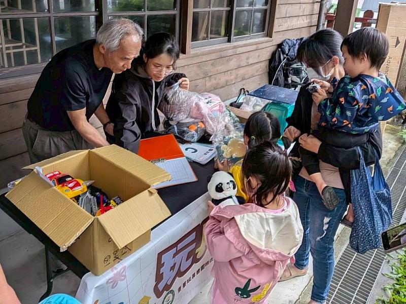 東華玩具圖書館由東華大學社會責任行動中心推動，致力於玩具循環再利用，實踐兼具教育與永續的理念。