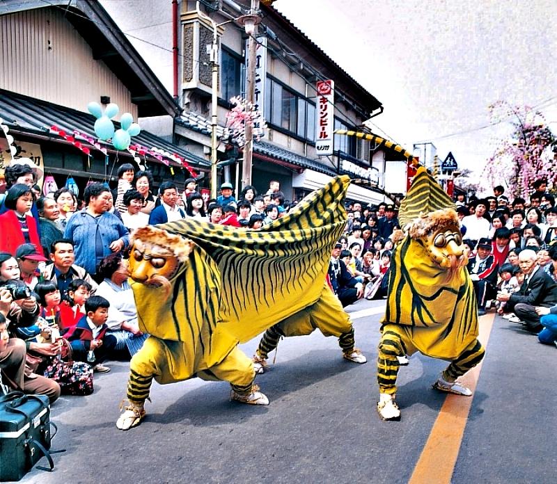 基於易經內「雲從龍，風從虎」的諺語，借虎威鎮住強風。