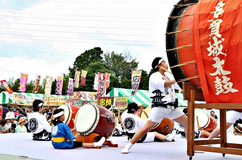 多鶴城太鼓表演。