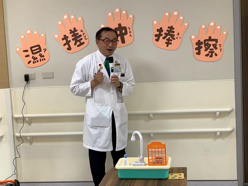 馬偕醫院翁院長勤洗手腸病毒健康喊話。