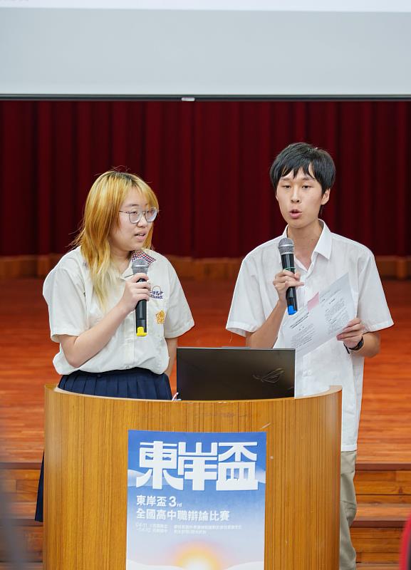 決賽選手交鋒。