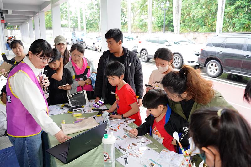 「仿生連連看」關卡，帶大家認識3組教案與仿生的關聯。