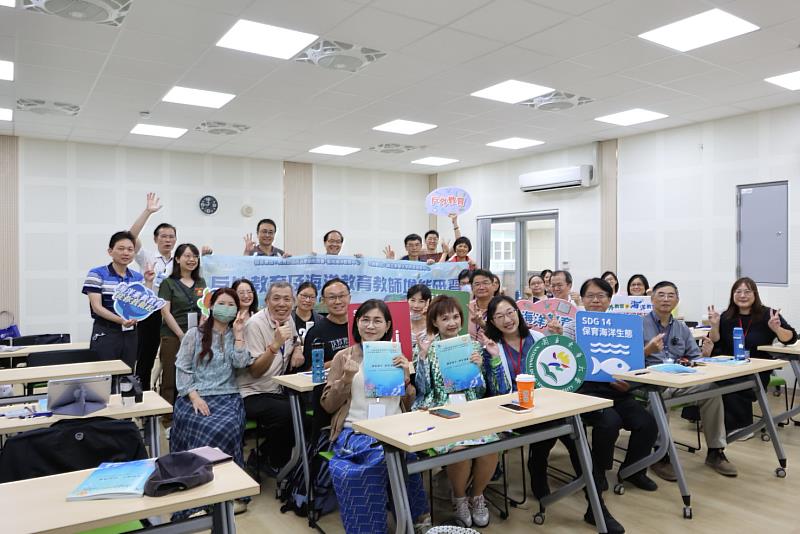 南區場次首日即展現師長熱情與踴躍分享的學習氛圍，透過交流討論深化對海洋藍碳議題的理解。