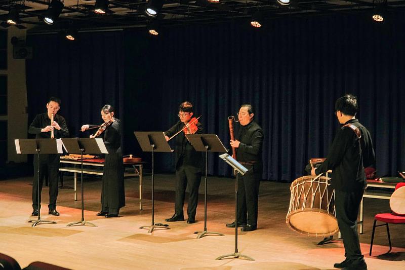 高科大藝術季《公爵的午後》於楠梓校區小劇場登場，古樂與歷史舞蹈交織演出，重現文藝復興時期歐洲宮廷風貌。