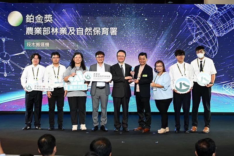 經濟部智慧財產局鼓勵企業及發明人投入研發，設有鉑金、金、銀、銅四級獎項，表揚具商品化潛力之技術及作品。（貿協提供）