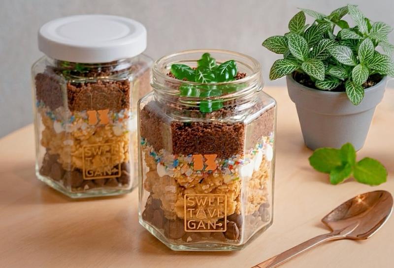 「13 CAFÉ」母親節當日限定推出的「幻彩考古罐」DIY。