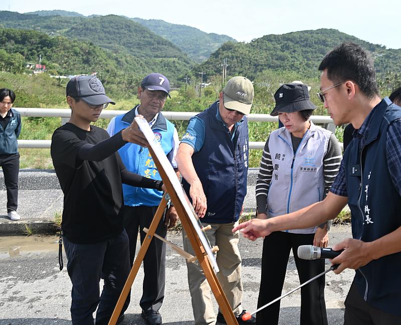 饒慶鈴視察金崙溪及太麻里溪疏濬、災修工程。