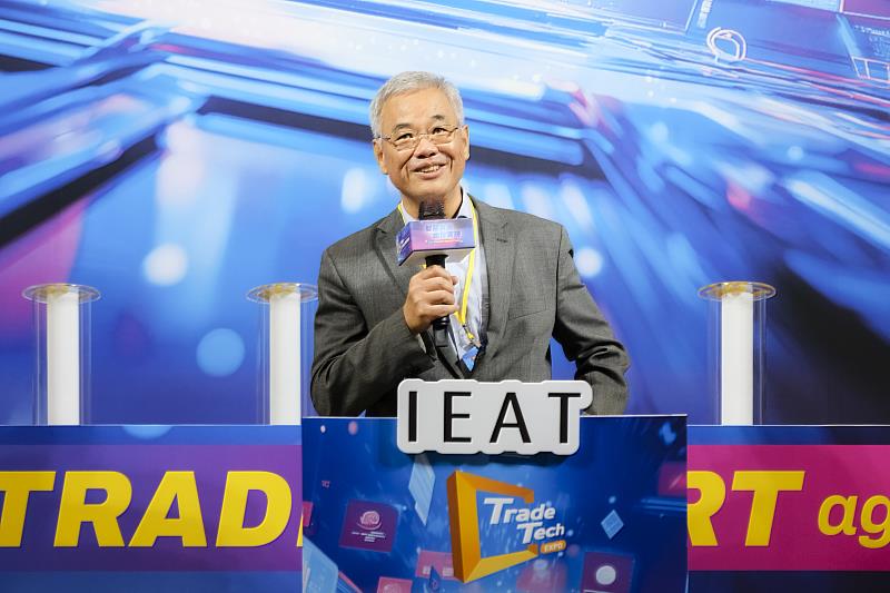 經濟部國際貿易署黃青雲參事蒞臨致詞，針對國際經貿情勢與數位貿易政策進行分享。