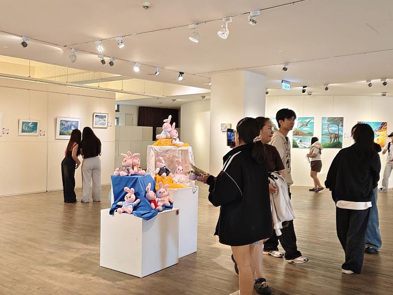 光宇藝術中心《童年有限公司》童心療癒雙人展深受同學喜愛