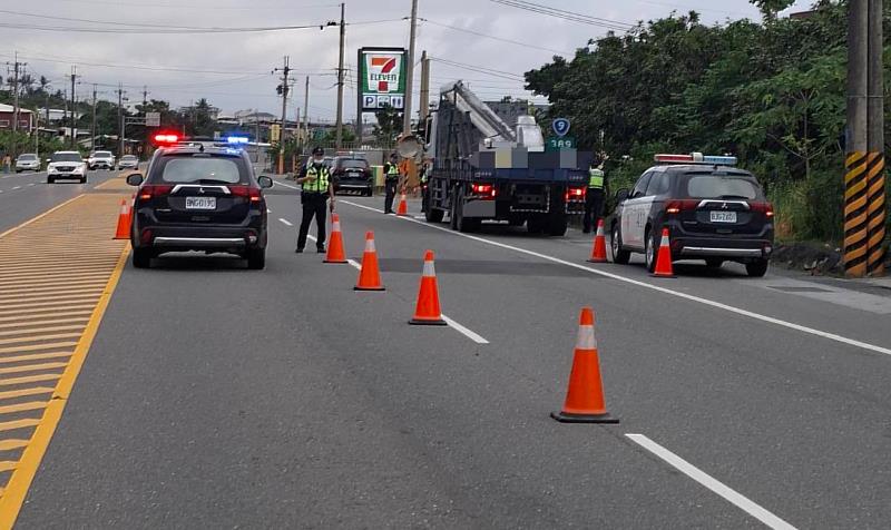 勞動節出遊車潮將至 台東縣大武警分局籲專心駕駛勿滑手機