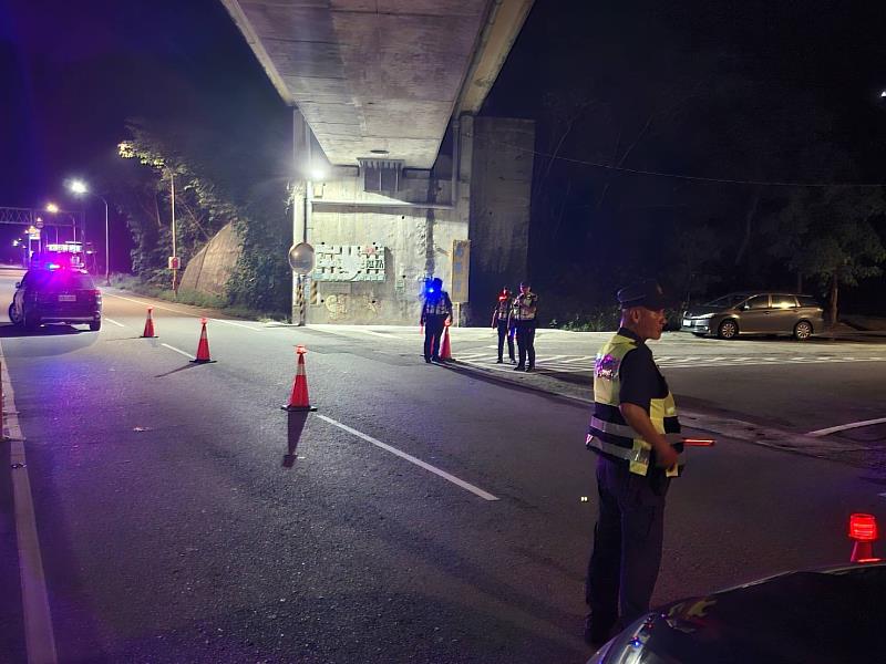 勞動節出遊車潮將至 台東縣大武警分局籲專心駕駛勿滑手機