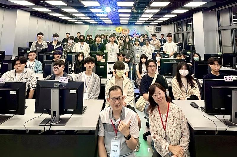 營隊結合講座、互動交流與TeamStat統計實作任務，帶領學員親身探索統計學在現代社會的實際應用與發展潛力。