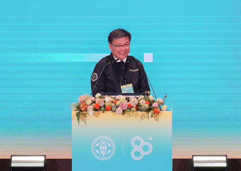 台電董事長曾文生致詞感謝各界貴賓參與，表示在「淨零碳排、半導體及AI發展、通膨及能源價格波動」等全球電業變局下，台電將著力於發電端與用電端，堅守永遠不變的「穩定供電」責任。