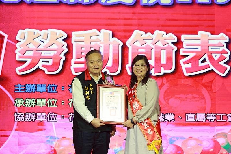 花蓮慈濟個案管理師鄭心宜長期深耕東部結核病防治工作，協助花蓮縣結核病發生率下降近5成，治療成功率達8成，高於國際標準，並分享台灣成功經驗，促進公共衛生不遺餘力。