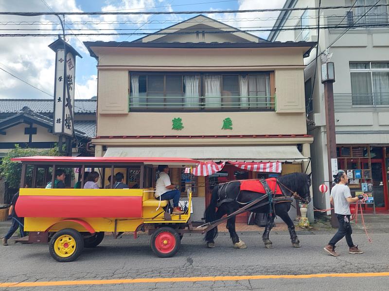 Tote馬車是因為馬蹄的聲音聽起來就像Tote、 Tote而來。