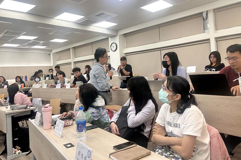 南大經管系結合公益競賽與課程設計，引導學生運用AI轉化社會議題，強化敘事與行銷能力。