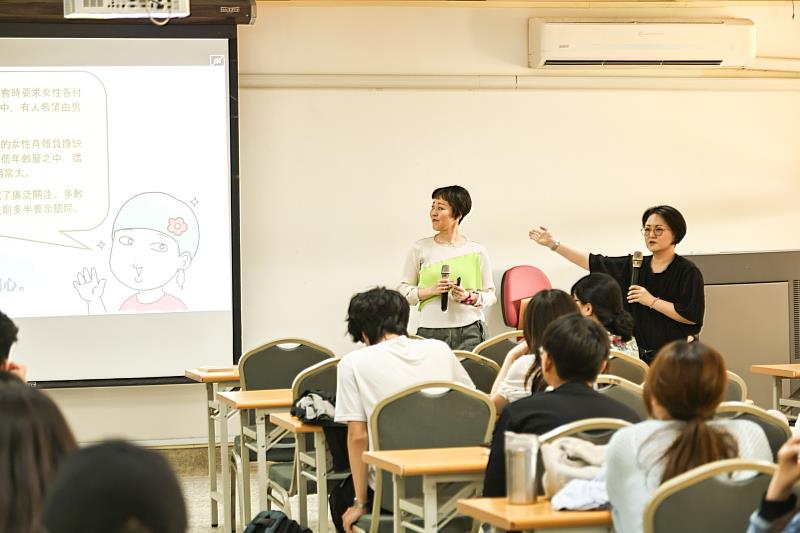南大講座中瀧波ユカリ以實際作品說明創作方法，引導學生理解漫畫如何回應當代性別議題。