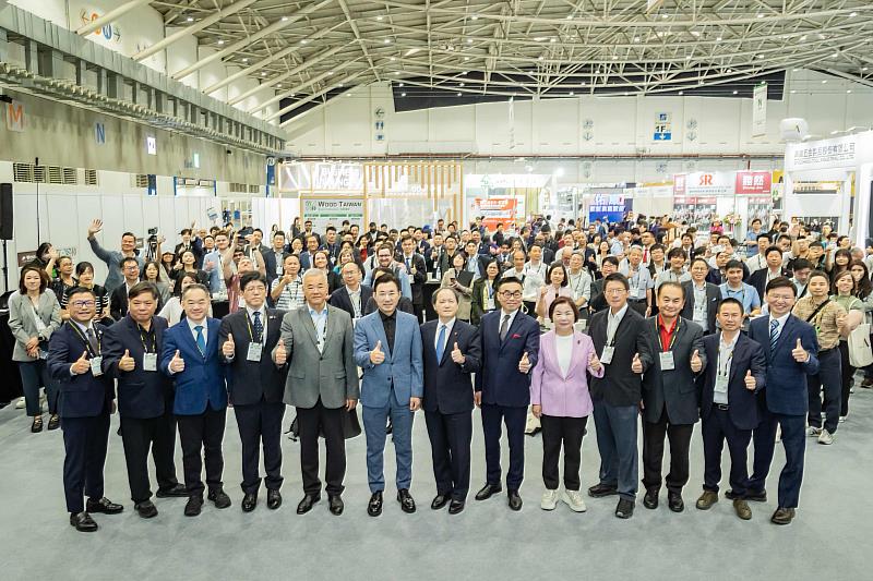 WOOD TAIWAN 2026於4月23日盛大開展，於南港展覽館1館展出為期四天，現場人潮熱絡、交流踴躍，展現產業蓬勃動能。（貿協提供）