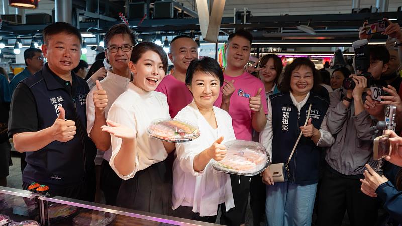 高市長陪同盧市長參訪竹風漁市