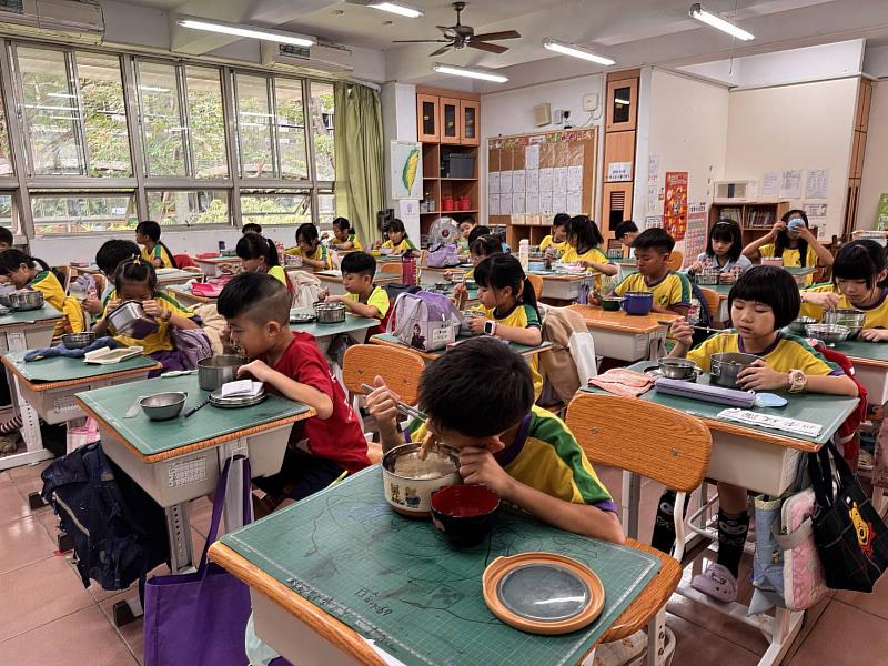 臺東免費營養午餐再升級！9月開學主菜加值附餐更豐富