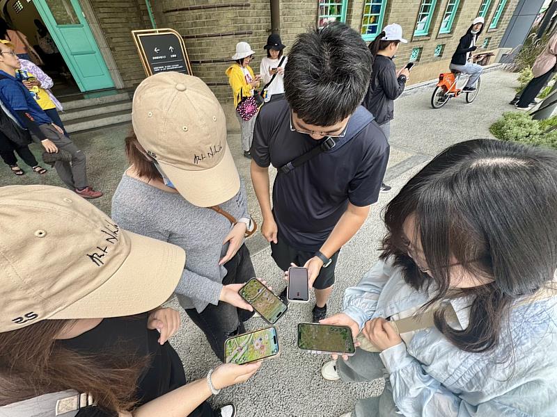 嘉義市區湧入許多遊玩皮克敏的人潮