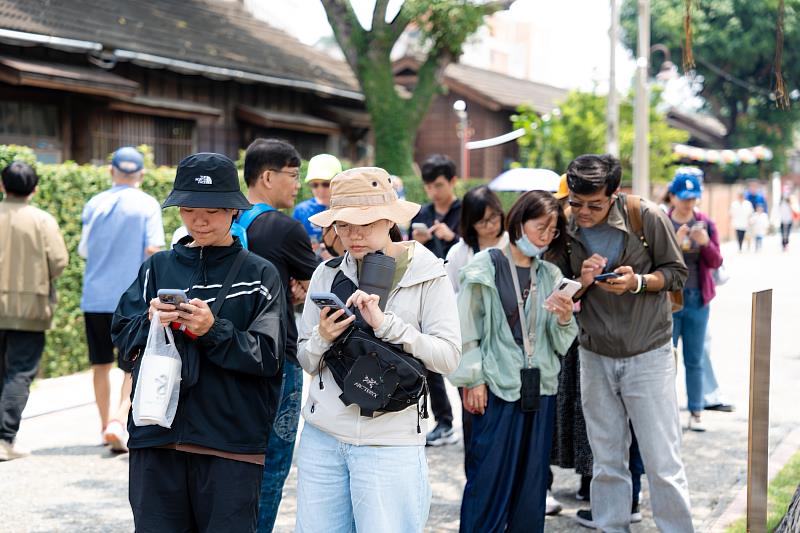 嘉義市區湧入許多遊玩皮克敏的人潮