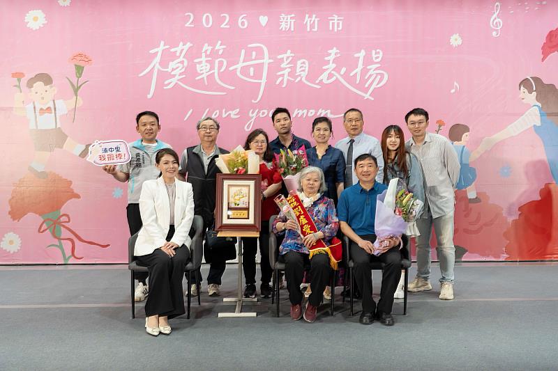 86歲劉盧愛女士與劉瑪麗女士為獲獎母女檔。