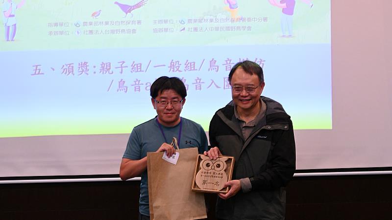 來自台中的廖述育選手憑藉精湛的模仿技巧，榮獲第1屆大雪山鳥音模仿比賽冠軍。