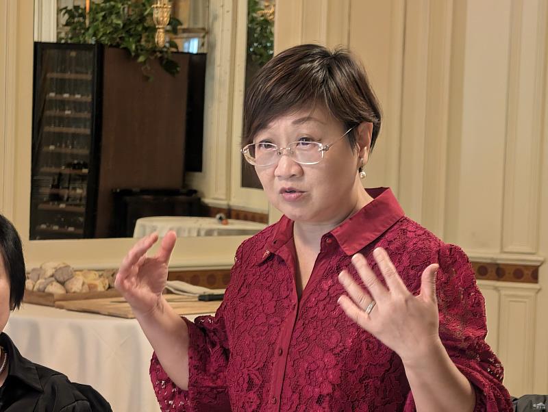 徐佳青鼓勵僑界下一代的年輕「臺義人」，能繼承臺灣的文化資產並熱愛自己所生長的國家。