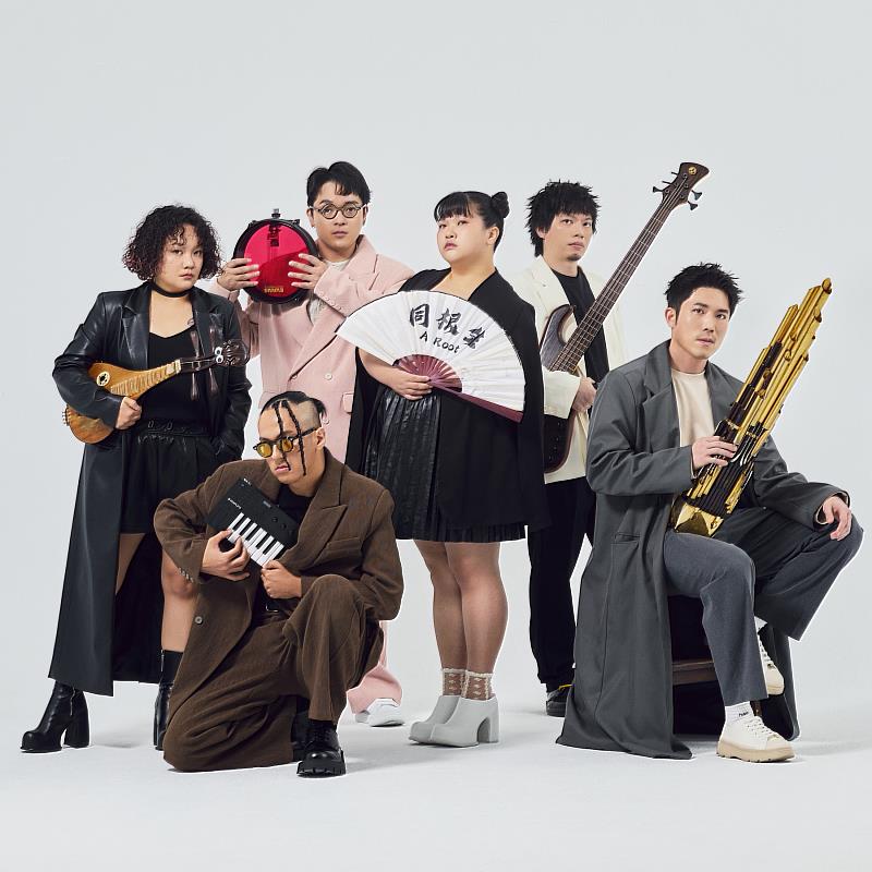 「節奏舞台 Folk Rhythm Stage」邀請金獎奇幻融合樂團 A_Root 同根生，敲響多元民藝音韻。