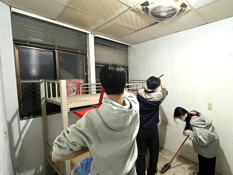 同學前往桃園人安基金會平安站，協助倉庫整理、物資分類及空間清整。
