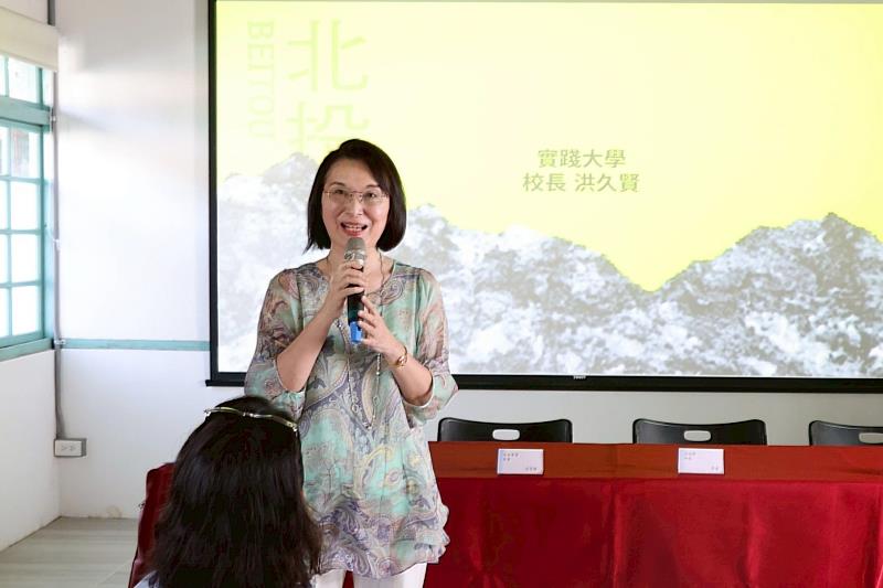 洪久賢校長進行開場致詞。