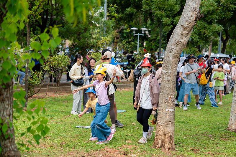 5月連假在嘉義市各文化場館都可見到皮克敏玩家與參訪人潮。