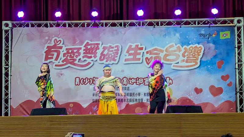 唐寶寶林哲立與肢障舞者王蜀蕎、林麗玲帶來充滿動感的舞蹈