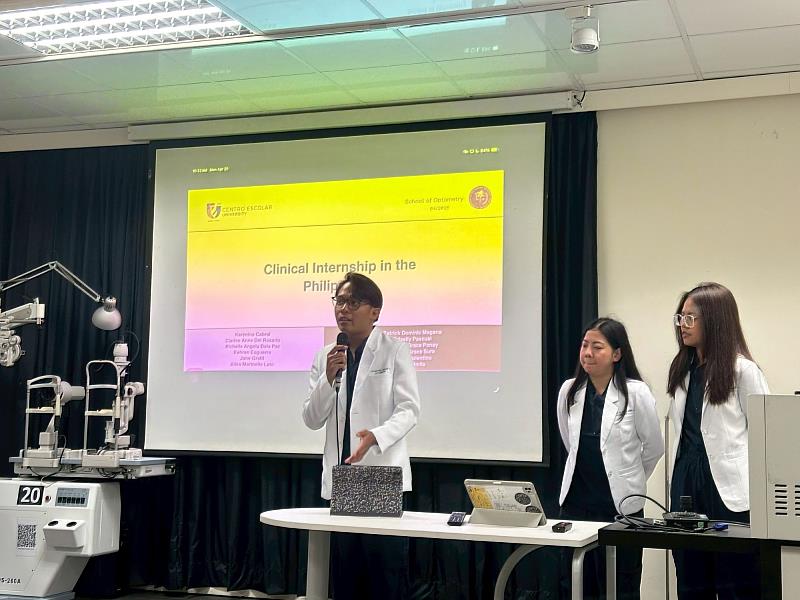 CEU學生上台分享、介紹CEU視光教育與臨床實習實務。