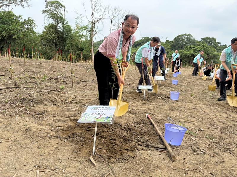 嘉義分署分署長李定忠表示，「綠意郵遞ing」蜜源棲地共築行動是將企業永續理念落實於自然保育的具體實踐案例。