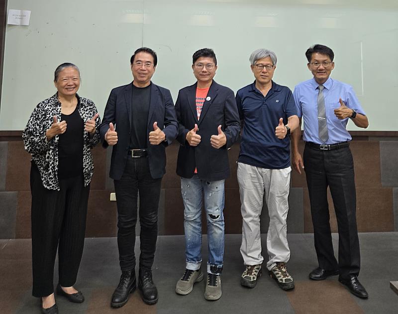 崑山科大楊泰和學務長（中）與合作學校談人合影。
