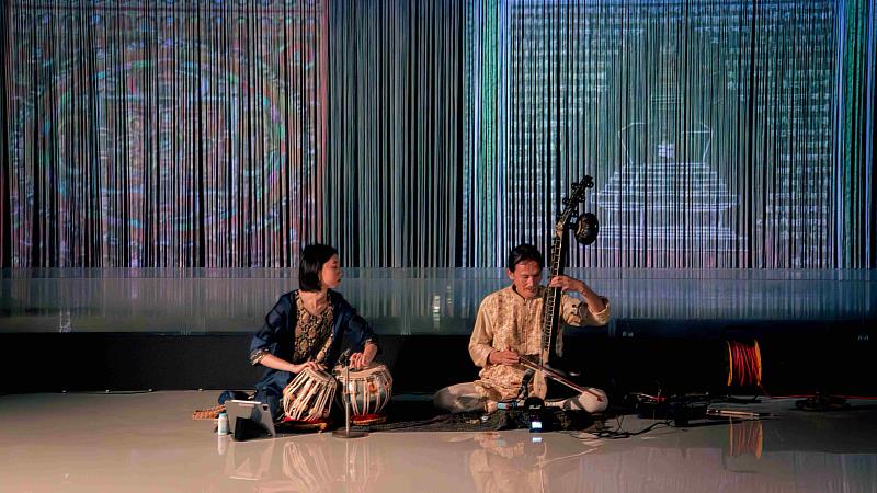 5月16日「彷彿若有光」音樂展演，邀請音樂家Kamini於展區梵唱演出。（圖由世界宗教博物館提供）
