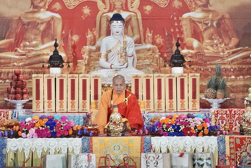 寂光寺監院大良法師開示祝福人人家庭、健康平安。（靈鷲山佛教教團提供）