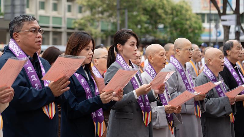 市長高虹安5日參加行腳托缽祈福啟程儀式。