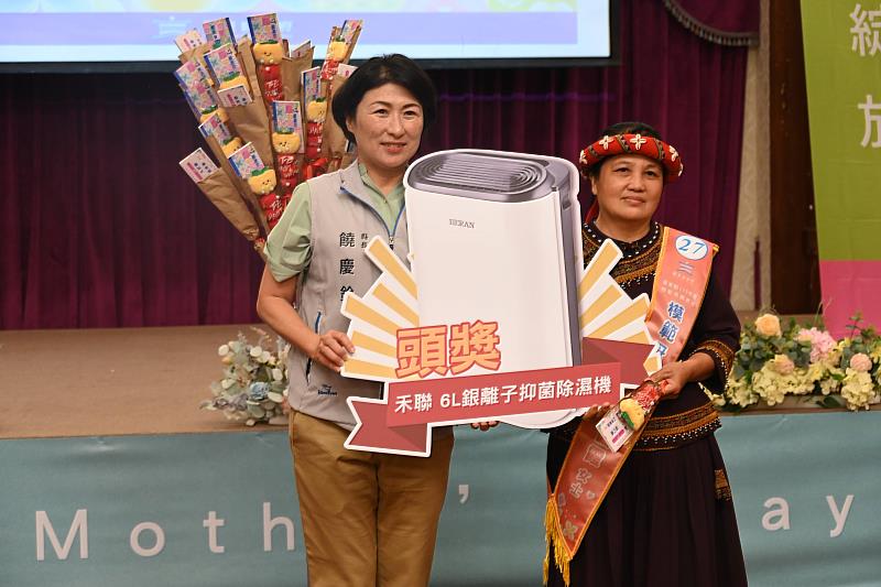 饒慶鈴表揚36位模範母親，傳遞溫暖力量。